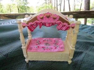 Fisher Price Loving Family Dream Puppenhaus rosa Himmelbett Schlafzimmermöbel Spielzeug - Bild 1 von 4