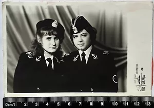 Foto antigua de la URSS, viñeta, ejército, mujeres marineras, uniforme de mujeres, retratos - Imagen 1 de 3