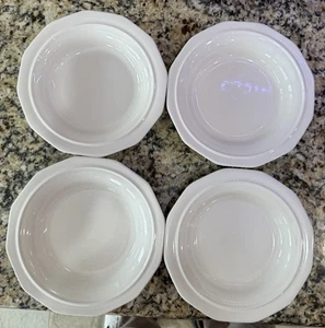 Four (4) PFALTZGRAFF HERITAGE WHITE 8-5/8" RIMMED SOUP BOWLS ~ NEAR MINT - Picture 1 of 9