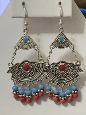 25% DE DESCUENTO*HERMOSOS PENDIENTES ARAÑA ARTESANALES TURQUESA/CORAL ROJO. Plateado Foto 1 de 4