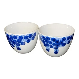 2 tazas sin mango Rika cajón y barril puntos azules y azules claros sobre arándano blanco - Imagen 1 de 5