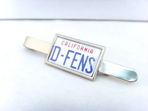 HERUNTERFALLENDES AUTO NUMMERNSCHILD ABZEICHEN KRAWATTE GLEITE KRAWATTE GRIFF BAR GESCHENK - Bild 1 von 1