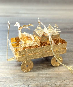 Carro de Navidad Danbury Mint dorado con ganso y regalos 2001 - Imagen 1 de 9