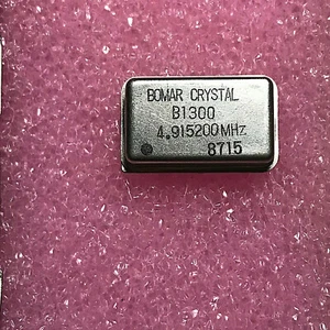Two (2) Bomar Crystal oscillator, B1300, 4.915200 mhz in a 14 pins metal package - Afbeelding 1 van 2