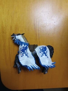 2004 Papo Medieval Brown Horse Replacement Figure White / Blue Dragon Armor - Picture 1 of 3