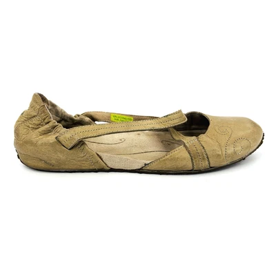 Mujer 8 Ahnu Karma Latitude Beige Cuero Tirantes Cómodo Plano Minimalista Yoga Foto 1 de 4