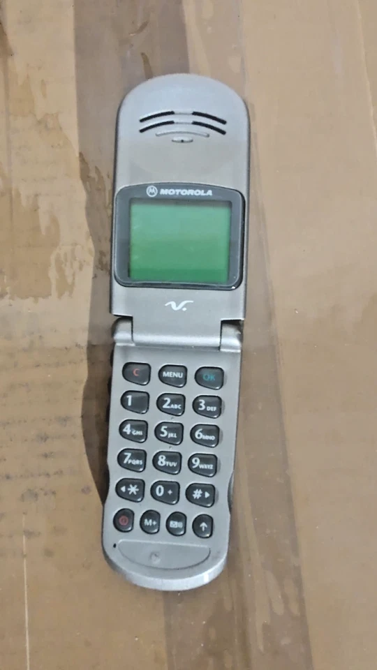 Motorola Argento v50 Vintage NON TESTATO! - Immagine 1 di 4