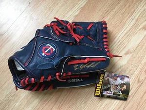MLB MINNESOTA TWINS EDUARDO ESCOBAR SIGNED WILSON GLOVE NWT - Imagen 1 de 12