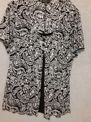 Blusa corta Connected talla grande 20W para dama negra/blanca 2 piezas adjunta arruga SL Foto 1 de 4