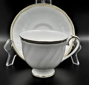 Wedgwood Crown Gold Cup & Saucer Made In England Retired Pattern EXC - Picture 1 of 13