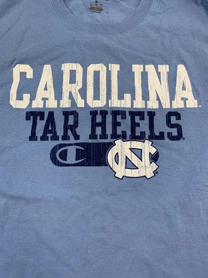 Camisa North Carolina Tacones Alquitranados Para Hombres Azul Medio Campeón NCAA Manga Larga Foto 1 de 4