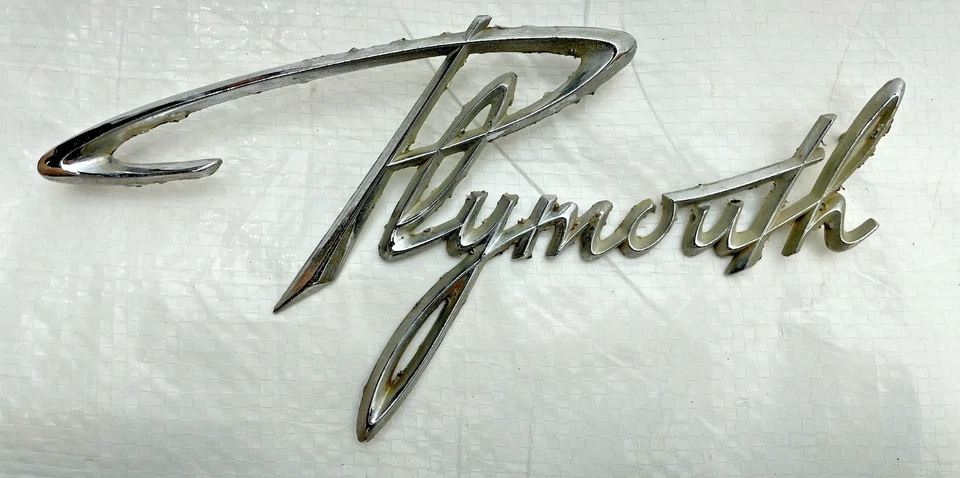 Placa de identificación con emblema de panel trasero Plymouth 1961 adorno de cubierta trasera Mopar Foto 1 de 4