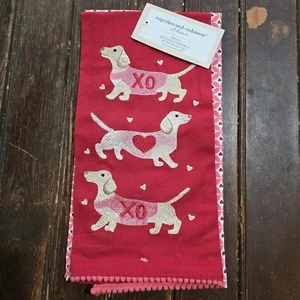Cupcakes and Cashmere Valentine's Day Kitchen Towels SET Hugs & Kisses Dogs NEW - Picture 1 of 6