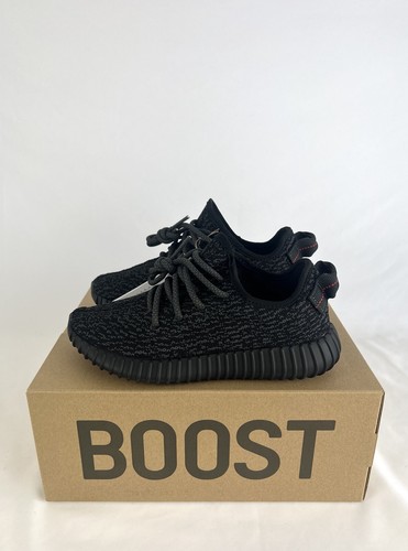 Yeezy Boost 350 V2 'Pirate Black' taglia UK 4 nuovo di zecca