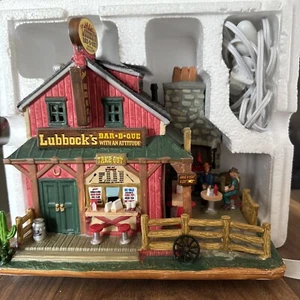 2015 LEMAX "LUBBOCK'S BBQ" #55950 ~MINT~ - Picture 1 of 7