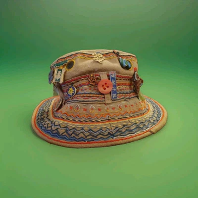 Sombrero de cubo vintage con alfileres y botones tema asiático pesca panda cloisonné Foto 1 de 4