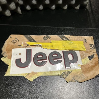 Jeep JL 2018-25 gris con emblema rojo guardabarros/parrilla 68309633AA OEM Foto 1 de 3