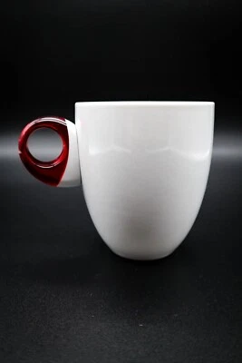 Taza de café de cerámica blanca Guzzini Italia con mango de acrílico translúcido rojo Foto 1 de 4