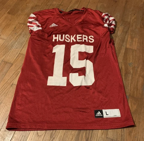adidas Men’s Nebraska Cornhuskers Football Jersey Sz. Large NEW RED Cover