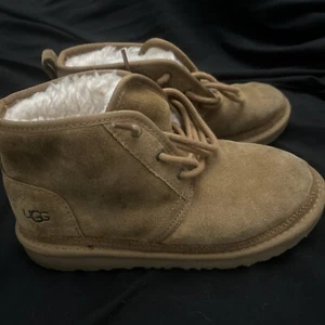 Ugg Size women’s Estimated size 7-7.5 boots  - Picture 1 of 11