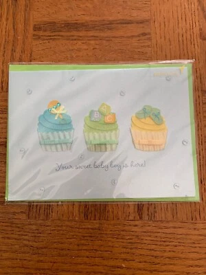 Tarjeta de felicitación para bebé niño "Your Sweet Baby Boy Is Here" con sobre - Nuevo - ENVÍO N 24 HORAS Foto 1 de 4