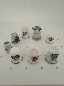 8 dedales decorativos de porcelana. Flores, mariposas e insectos de dama. Coleccionistas - Imagen 1 de 4