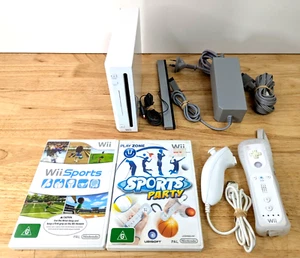 Nintendo Wii Console Bundle Lot 1 Controller 1 Nunchuck RVL-001 Wii Sports - Picture 1 of 15