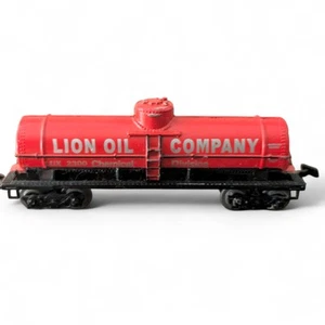 Maisto Lion Oil Company Tank Car N Scale Single Dome Red Model Train micro - Picture 1 of 5