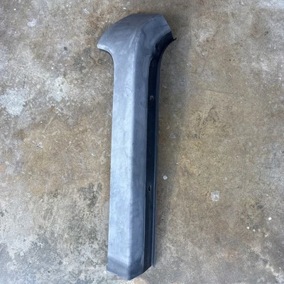 Driver Side 2006-2010 Hummer H3 A Pillar Windshield Exterior Trim OEM Broken Tab - Image 1 of 4