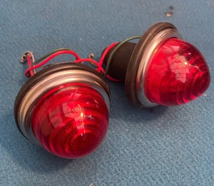 2x LUCAS REAR RED DOMED TAIL LIGHTS L594 AUSTIN, MORRIS, MG, TRIUMPH NOS - Picture 1 of 3