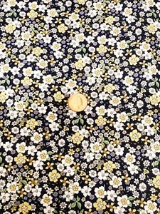 Puppenstubenmaterial mit einem mehrfarbigen Blumenmuster Maßstab 1:12 Tumdee M1 - Bild 1 von 1