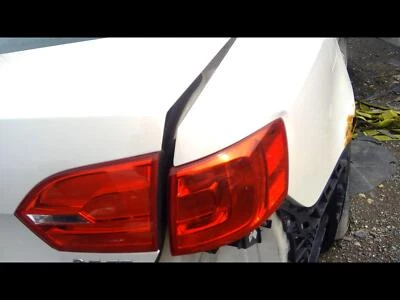 Conjunto de luz trasera derecha usado se adapta a: Volkswagen Jetta Sdn 2011 exc. barrio ciudad Foto 1 de 4