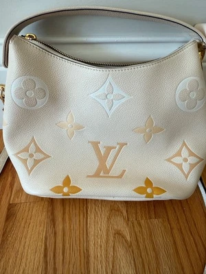 Bolsa bidirecional Louis Vuitton bege marshmallow by the pool - Imagem 1 de 4