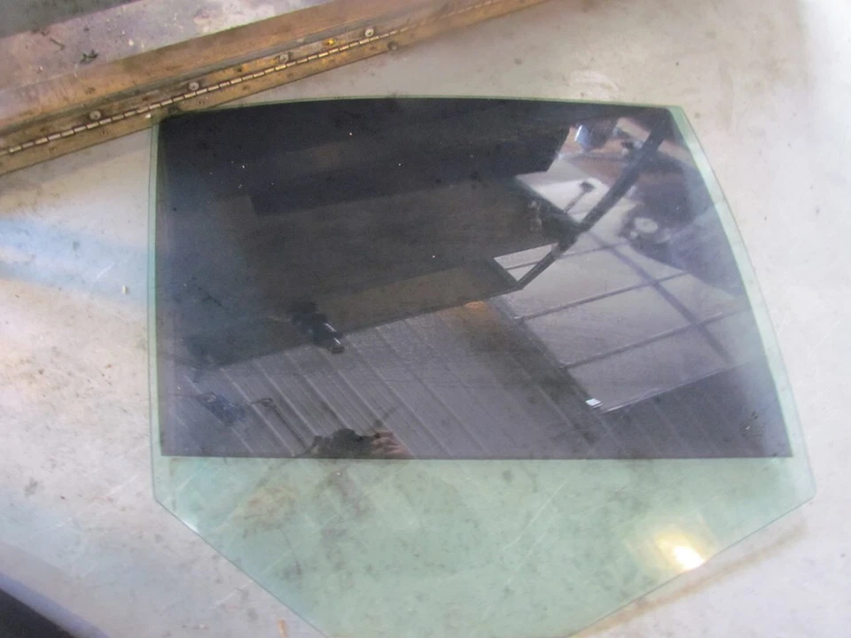 BMW E60 M5 2006 puerta trasera derecha pasajero vidrio Foto 1 de 1