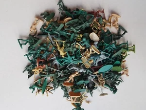 Vintage Huge Lot Soldiers Figurines Over 120 Pcs Army Men RARE Lot 2 - Picture 1 of 5