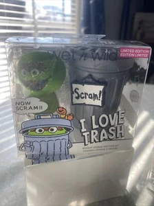 Wet n Wild Sesame Street Make-up Collection Oscar the Grouch - Sponge & Case Set - Picture 1 of 2