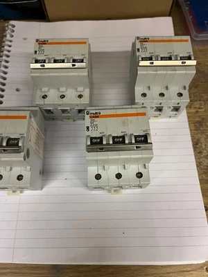 MERLIN GERIN MULTI 9 C45 HC C5 C10 C15 10KA TRIPLE POLE MCB'S - Image 1 of 4