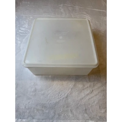 Contenedor de almacenamiento de alimentos Tupperware Square Seal Keeper 220-2 Foto 1 de 4