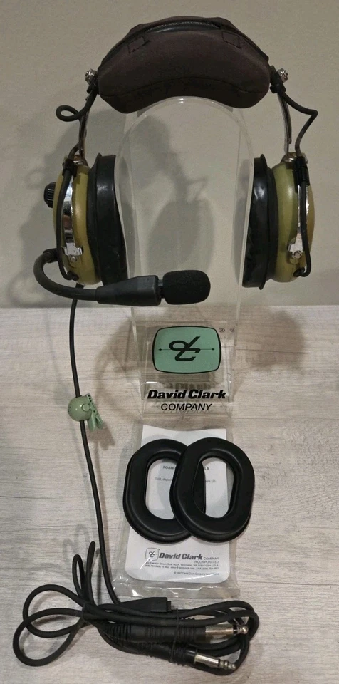 Auriculares de piloto de aviación David Clark H10-13.4 enchufe doble GA nuevas almohadillas para los oídos y cubierta de micrófono Foto 1 de 2