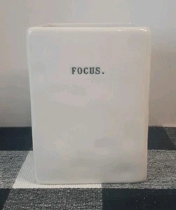Rae Dunn Artesian Collection von Magenta "FOCUS" Keramik 4-1/2" Bleistift/Stifthalter - Bild 1 von 5