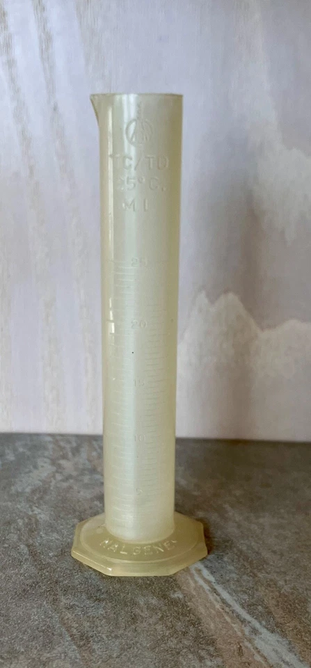 25 ml NALGENE CILINDRO GRADUADO ECONOMÍA PP Foto 1 de 4