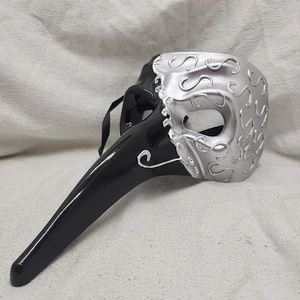 Mask Venetian Joker Italy Long Nose Beistle Black & Silver Masquerade Mardi Gras - Picture 1 of 7