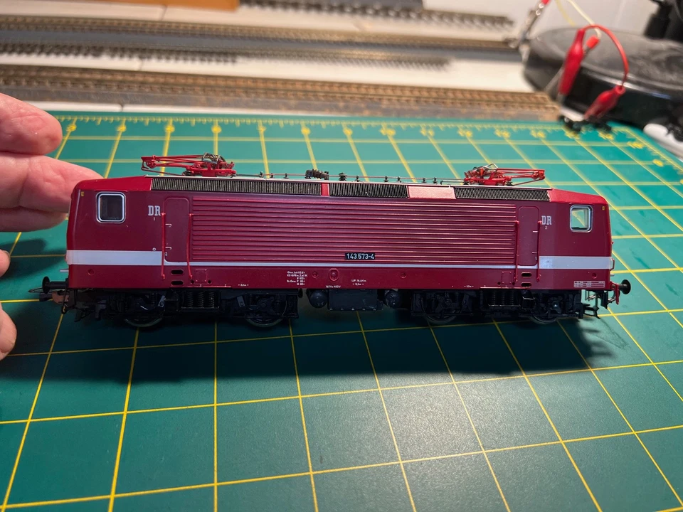 HO Roco electric loco DR 143 573-4 Runs Great, Wrong Box. - Image 1 of 4