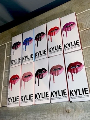 Kits de lábios Kylie Cosmetics - Batom líquido fosco e delineador labial combinando - Imagem 1 de 4