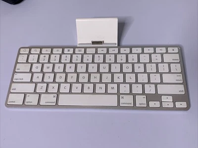 Apple A1359 Keyboard Dock For Apple 30-Pin Connector - Image 1 of 4