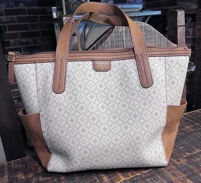 Bolso de Mano Fossil Blanco y Tostado Firma Geométrica Mimi Shopper Cuero Sintético Foto 1 de 4