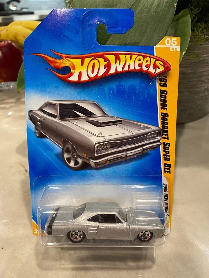 Hot Wheels 2008 Nuovi Modelli #5 '69 Dodge Coronet Super Bee Argento Con 5SPs - Immagine 1 di 1