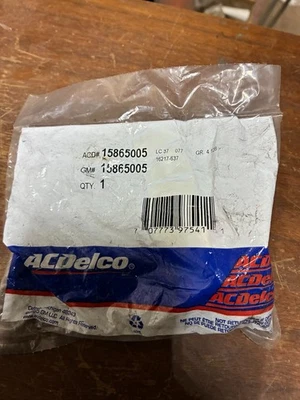 New ACDelco 15865005 Oil Cooler Fitting GM 15865005 AC Delco - Image 1 of 2