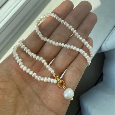 Collar de perlas naturales de agua dulce colgante redondo enchapado en oro de 18 quilates joyería para mujer Foto 1 de 4