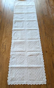 Vtg White Eyelet Lace Table Runner Dresser Scarf Embroidered Leaves 51" x 14" - Picture 1 of 8